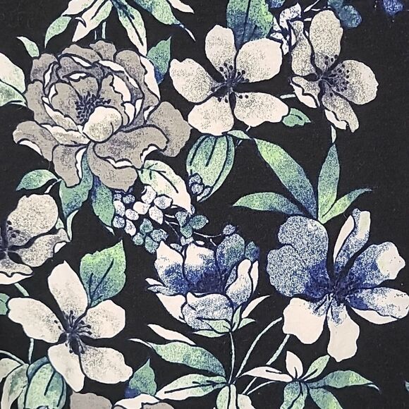 NEW LuLaRoe Irma Oversized Tee Black Floral Print Short Sleeve High Low Knit Top - Picture 9 of 9